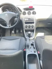 Peugeot 308, 2011 308 Белый 2011 г.в. Марка, модель: Peugeot 308 Категория ТС: В Год изготовления: 2011 Идентификационный номер VIN: Z8T4C5FS0BM009031 Номер кузова: Z8T4C5FS0BM009031 Цвет кузова: белый Рабочий объем двигателя: 1598 куб. см Мощность двигателя (л.с.): 120 Тип коробки передач…