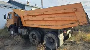 Автосамосвал Камаз 55111, г.в. 2001, грн Е492ВУ 75RUS. Состояние крайнее "условно пригодное", близкое к "удовлетворительному". Требует проведения обслуживания и ремонта отдельных систем и агрегатов. Внешний вид удовлетворительный. Грузовой самосвал (разукомплектован - рама, металлолом) Камаз 5511…