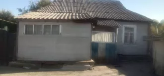 1/7 доли в общей долевой собственности на индивидуальный жилой дом с хозяйственными строениями, общей площадью 51.8 кв.м., с кадастровым номером 46:19:070101:601, расположенный по адресу: Россия, Курская обл., Пристенский р-н, с. Красниково, ул. Песчаная, д. 2.