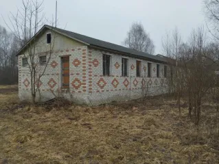 Нежилое здание 179,4 м² и участок 1802 м², Мышкинский район, Ярославская область. Здание по адресу: Ярославская область, Мышкинский район, село Флоровское, улица Цветочная, дом 4, с кадастровым № 76:07:101701:72, назначение: нежилое, количество этажей, в том числе подземных этажей: 1, в том числе…