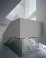 Дом 953,5 кв.м и земельный участок 3357 кв.м в Московской области, Одинцовский район, сельское поселение Горское, поселок Горки-2, ПДСК «Беркут-5». Кадастровый номер участка: 50:20:0040651:120. Кадастровый номер дома: 50:20:0040651:180. Встроенные стеллажи (5 шт), диваны желтого цвета (2 шт)…