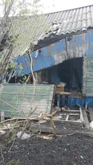 Продается земельный участок с кадастровым номером 11:16:1801001:101, площадью 545 кв.м, с расположенным на нем объектом недвижимого имущества: общежитие-мастерские с кадастровым номером 11:16:1801001:166, площадью 166,1 кв.м. Адрес: Республика Коми, г. Воркута, пгт. Елецкий, переулок Связной, д. 10.