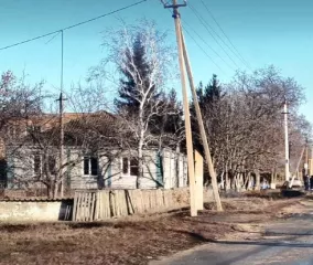 Земельный участок 7 сот., Кадастровый номер: 61:19:0050101:61, Местоположение установлено относительно ориентира, расположенного в границах участка. Почтовый адрес ориентира: Ростовская обл., р-н Куйбышевский, с. Русское, ул. Мира, 18. Кадастровые номера расположенных в пределах земельного участка…