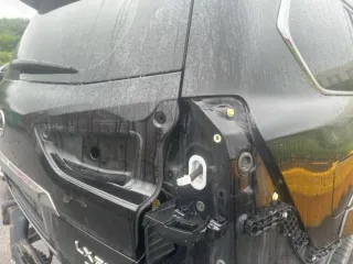 Lexus LX 570 VIN: JTJHY00WX04279138