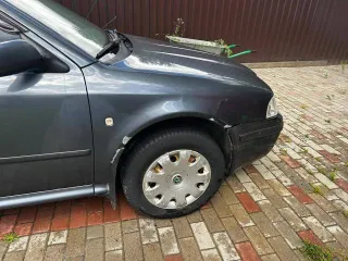 Skoda Octavia 2007 г.в., госномер С932АК790, VIN TMBDC41U988854631. Двигатель: номер 675982, мощность 75 л.с. (55.2 кВт), объем 1390 см³. Цвет темно-серый. Масса снаряженная 1209 кг, полная 1750 кг.