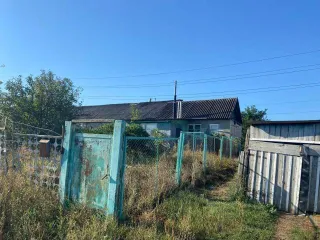 1/2 доли дома и участка, здание 54.5 кв.м, участок 185 кв.м, Волгоградская область. Здание, площадь 54.5 кв.м., назначение: Жилое, адрес (местонахождение): Волгоградская область, Волгоградская область, Котовский район, х. Попки, ул. Жигарева, дом №1/6, кадастровый (условный) номер…