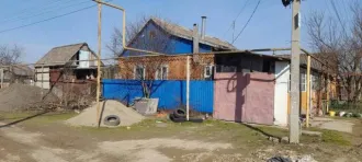 1/6 доли дома (73,3 кв.м, кадастровый номер 23:41:0102001:2680) и 1/6 доли земельного участка (547 +/- 16 кв.м, кадастровый номер 23:41:0102001:563), расположенных по адресу: Россия, Краснодарский край, г. Горячий Ключ, ст-ца Бакинская, ул. Ленина, дом 82-а. Данная сделка подлежит регистрации у…