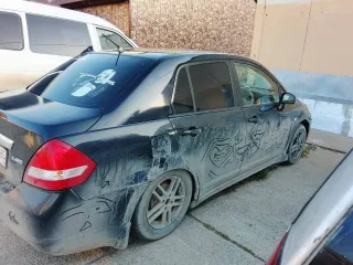 Nissan Tiida 2006 года, 109 л.с. Пробег 100000 км. VIN/номер кузова: SNC11-110795. Государственный номер Н015ОО65. Находится в залоге у АО «ТБанк», действует запрет на регистрационные действия. Автомобиль в плохом состоянии, имеет внешние признаки износа. На кузове присутствуют потертости на…