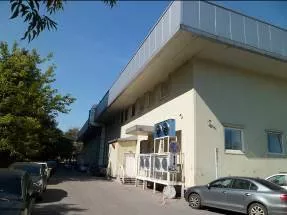 Нежилое здание, кадастровый номер 77:07:0013006:1205, площадь: 4853,9 кв.м., адрес: Москва, Раменки, пр-кт. Мичуринский, д. 45. Право аренды на земельный участок для размещения объектов торговли, кадастровый номер 77:07:0013006:23461, площадь: 1786, адрес: Москва, пр-кт Мичуринский, вл 45/1, срок…