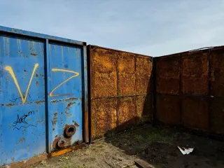 Годные остатки в виде металлоконструкций бывших модульных блоков КОС (сталь) в количестве 5 штук, габаритный размер одной конструкции 3х6 м, вес одной конструкции 700 кг. Состояние б/у.