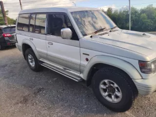 Автомобиль Mitsubishi Pajero, 1991 года выпуска, цвет – серый-белый, государственный номер А086ОР41, номер шасси 4016230, номер кузова (прицепа) 4016230, номер двигателя AD2028, мощность двигателя – 140 л.с, объем двигателя – 2835 куб. см. Автомобиль Mitsubishi Pajero, 1991 года выпуска, цвет –…