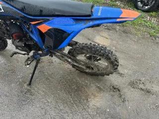 YiiiGE, ABM Storm 2013, MOTOLAND SX 125E 2024, Gust механическое транспортное средство «YiiiGE», без г/н, идентификационный номер LX48V400W240601266 б/у,. Скутер марки «ABM Storm», без гос. знака, идентификационный номер (VIN) LT4NBBF060Z041211, 2013 г.в. б/у, мопед марки «MOTOLAND» модель «SX…