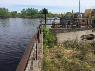 Набережная грузового района Новая Ветка и внутрипортовые железнодорожные пути 1643 кв м Архангельская область Сооружение (набережная грузового района "Новая Ветка") протяженностью 365 м, кадастровый номер 29:24:000000:1641 (реестровый номер федерального имущества П12310000533) и сооружение…