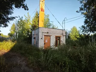 Здание школы 998,9 кв.м и котельной 8,8 кв.м с участками, Костромская область - нежилое строение (здание школы) с кад.ном. 44:07:010104:88, 998,9 кв.м., по адресу: Костромская обл., Костромской р-н, п. Апраксино, ул. Коммунаров, д. 28 с зем. уч, необходимым для его эксплуатации: 7190,0 кв.м., кад…