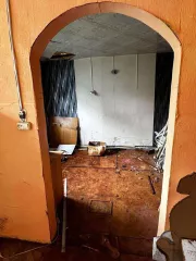 Жилой дом площадью 99,5 кв. м с кадастровым номером 86:13:0101006:356 и земельный участок общей площадью 730 +/- 9,46 кв. м с кадастровым номером 86:13:0101006:85. Адрес: Ханты-Мансийский автономный округ - Югра, городской округ Нягань, город Нягань, улица Комарова, дом 37А.