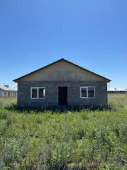 Земельный участок 850 м² и объект незавершенного строительства по адресу: Оренбургская область, Соль-Илецкий район, г Соль-Илецк, ул Цветочная, 86 с кадастровым номером 56:47:0101001:1251. Объект незавершенного строительства проектируемое назначение: жилое, площадью застройки 98,5 м², степенью…