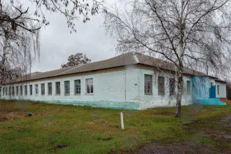 Имущественный комплекс школа, котельная, 2 уборные, земельный участок 1,5 га, Липецкая обл., Усманский р-н, с. Пластинки Имущественный комплекс в составе которого 4 объекта недвижимости и земельный участок, расположенный по адресу: Липецкая область, Усманский район, с. Пластинки, ул. Центральная…