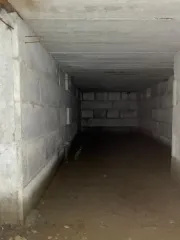 Земельный участок площадью 1574 кв.м, кадастровый номер 29:24:010501:69, категория земель – земли населенных пунктов, вид разрешенного использования – для строительства зданий, сооружений. На участке расположен объект незавершенного строительства площадью 1273.1 кв.м, кадастровый номер…