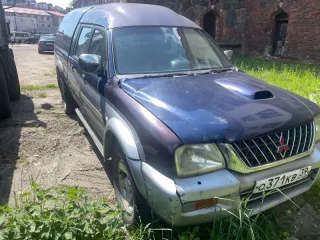 Mitsubishi L200 2002, синий, VIN MMBJNK7403D015050, ГРЗ О371КВ39, рабочий объем двигателя (см.куб.) 2477, мощность (кВт/л.с.) 85/116.0
