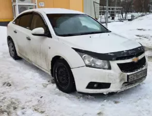 Автомобиль марки CHEVROLET модель Cruze 2012 г.в. VIN номер XUFJA696JC3020608. В залоге у ПАО СОВКОМБАНК