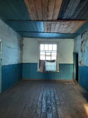 Нежилое одноэтажное деревянное здание 296 м² с земельным участком 3284 м², Иркутская область. Здание с кадастровым номером 38:16:000010:1846, земельный участок площадью 3284 кв.м. с кадастровым номером 38:16:000010:1889, расположенное по адресу: Российская Федерация, Иркутская область, Усольский…