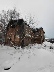 Нежилое здание 182,1 кв.м., Ленинградская область, с кадастровым номером 47:13:1202016:82, количество этажей 2, в том числе подземных 0 (Объект культурного наследия регионального значения «Дом, в котором в 1820-е гг. жил ученый археограф Бередников Яков Иванович», включенный в единый…
