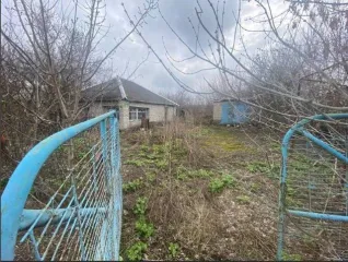 Доля дома 29,5 м² и земельного участка в Белгородской области. 1/3 доля земельного участка площадью 4000 +/- 22 кв.м., назначение: земли населенных пунктов. 1/3 доля жилого дома площадью 29,5 кв.м. Адрес: Россия, Белгородская область, р-н Губкинский, с. Осколец, ул. Молодежная, д. 10. Кадастровый…