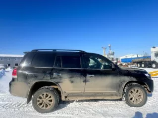 Toyota Land Cruiser 200, черный, легковой, 2017 г.в., мощность двигателя 249 л.с., VIN: JTMCV02J204227381, ГРЗ К555АЕ14