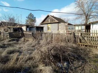 Дом 23 кв.м. и земельный участок 1816 кв.м. в Волгоградской обл. Жилое помещение, кадастровый номер: 34:15:120403:11, общей площадью 23 кв.м., земельный участок, кадастровый номер: 34:15:120403:37, общей площадью 1816 кв.м., расположенные по адресу: Волгоградская область, Ленинский район, п…