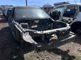 Lada Priora автомобиль, г/н А 647 ТХ 156, VIN XTA217050J0557264. От автомобиля остался только кузов, все комплектующие отсутствуют. Без колес, без дверей, отсутствует крышка багажника Тип запчасти: кузов Состояние: б/у.