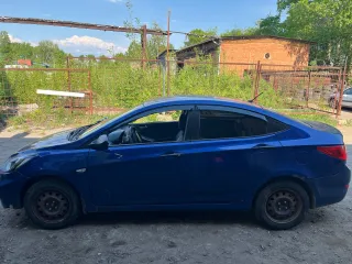 Hyundai Solaris 2013, легковой автомобиль, марка: ХЕНДЭ, модель: СОЛЯРИС, год изготовления: 2013 г.в., VIN: Z94CT41CADR262325, пробег 600 000 км. В исправном техническом состоянии, ржавчина и повреждения ЛКП по всему периметру кузова. Повреждения переднего бампера.