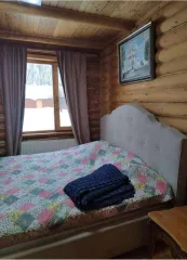 Жилой дом 292,2 м² по адресу: Московская область, Одинцовский г.о., д. Сергиево, ул. Заречная, д. 7, кадастровый номер 50:20:0080806:558. Нежилое здание (хозблок) 77,8 м² по адресу: Московская область, Одинцовский район, д. Сергиево, кадастровый номер 50:20:0080806:208. Земельный участок без…