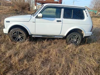 Легковой автомобиль, LADA 212140 LADA 4х4, 2016 г. в., VIN: XTA212l40G2259750. Ограничения прав и обременения: право залога в пользу ПАО Банк Зенит.