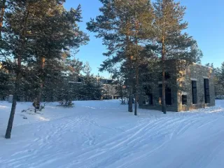 Объекты незавершенного строительства с земельным участком Объект незавершенного строительства, общая площадь – 43,6 кв.м., фундамент – бетонный ленточный, наружные и внутренние капитальные стены – мелкий бетонный блок, с кадастровым номером 14:10:010002:867. Объект незавершенного строительства…