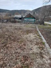 Земельный участок 548 кв. м, Иркутская область, 38:24:100010:26. Местоположение установлено относительно ориентира, расположенного в границах участка. Почтовый адрес ориентира: Иркутская обл., р-н Мамско-Чуйский, пгт. Мама, ул. Комсомольская, 44. Виды разрешенного использования: магазин и складские…