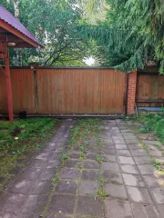 Жилой дом 236 кв.м, земельный участок 1756 кв.м, Московская область -3-ех этажный жилой дом (1 этаж - подземный) с хоз постройками, 1999 г.п 236 кв. м, расположенный по адресу: 141930, Московская обл., р-н. Талдомский, рп. Вербилки, проезд. 5-й Пушкинский, д. 19, кадастровый номер…