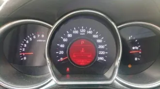 Автомобиль Kia Ceed 2015 года выпуска, номер двигателя G4FG FZ971790, VIN: XWEHN812BF0016307. Находится в залоге.
