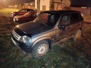 Шевроле Нива 2005 года, цвет темно-серый металлик. VIN: X9L21230050068370. ПТС: 23 УК 995879. Государственный номер: А477КХ790. Модель двигателя: 2123, бензиновый, номер 0078351. Мощность 58.5 л.с. (79.6 кВт), рабочий объем 1690 куб. см. Номер кузова: X9L21230050068370. Экологический класс второй…