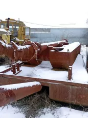 Гидромонитор ГМ-1 (б/у), год выпуска 2009. Головной реф. понтон к гидромонитору ГМ-1 (2 шт.). Катер БМК-130 (б/у). Понтон грунтовозный ПГ-10. Концевой реф. понтон к гидромонитору ГМ-1 (2 шт.). Понтон рефулерный с шарнирным соединением (8 шт.). Роликоопора (14 шт.). Тумба для понтона (7 шт.)…