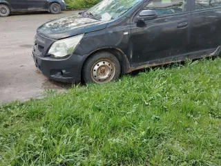 Chevrolet Cobalt 2013 Легковой автомобиль, марка: Chevrolet, модель: Cobalt, год изготовления: 2013, VIN: XWBJF69VJDA057666, вид собственности: индивидуальная. Особенности тех. состояния: разбиты задние фары, вмятины по кузову, нарушено ЛКП, коррозия по кузову, спушены шины.