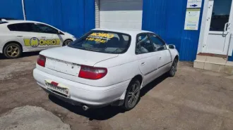 Автомобиль Toyota Carina, 1992 г.в., гос.рег.знак Х062МО 03RUS. Тех.состояние - неудовлетворительное. Требуется ремонт/замена двигателя и АКПП.