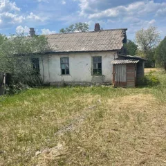 ¼ доли земельного участка площадью 616,0 кв.м и ¼ доли жилого здания площадью 36,5 кв.м, кадастровый номер по адресу: Ростовская область, р-н Усть-Донецкий, ст. Мелиховская, пер. 14, д. 7, кв. 2