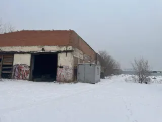 Нежилое здание - мойка, бокс, площадью 1759,4 кв.м, кадастровый №24:50:0500258:232, земельный участок, площадью 18456+/-48 кв.м, кадастровый №24:50:0500258:277, расположенные по  адресу: Красноярский край, г. Красноярск, ул. Томская, з/уч 41 «Д», стр.10. Начальная цена продажи 59 741 000 руб…