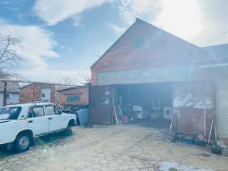 Жилой дом 166,3 кв.м. и участок 1410 кв.м., Краснодарский край, ст-ца Анастасиевская. Жилой дом, площадь 166,3 кв.м., кадастровый номер 23:27:1102024:50. Земельный участок, площадь 1410 кв.м., кадастровый номер 23:27:1102024:15. Адрес: Краснодарский край, Славянский р-н, ст-ца Анастасиевская, туп…