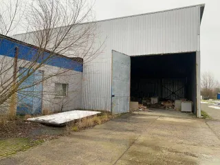 Здание 7858,3 кв.м и земельный участок 13650 кв.м в Калининградской области, Гурьевский район, поселок Поддубное, улица Лесная, дом 1. Земельный участок кадастровый номер 39:03:090910:24, площадь 13650 кв.м, категория земель: земли населенных пунктов, вид разрешенного использования: для…