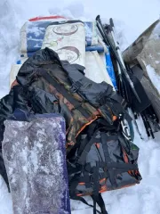 Плавательные доски 13 штук, насос 1 штука, весло 14 штук, весло двухлопастное 1 штука, спасательный жилет оранжевый 1 штука, спасательный жилет черный 4 штуки, рекламная таблица 1 штука.