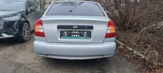 Hyundai Accent 2010, седан, серый металлик. VIN/шасси/кузов: X7MCF41GPAA233257. Двигатель: 8W115960, объем 1495 см³, мощность 102 л.с. Состояние неудовлетворительное, не на ходу. Завести и проверить нет возможности, автомобиль долго стоит. Без номерных знаков. Пробег установить невозможно.