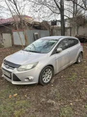 Ford Focus 2013 года, 125 л.с., пробег 277820 км. VIN: X9FKXXEEBKDU87639. Цвет серо-голубой. ПТС оригинальный. В залоге ТКБ Банк ПАО.
