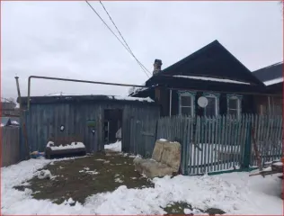 Дом 38,1 кв.м и земельный участок 655 кв.м, Свердловская область. Земельный участок с кадастровым номером: 66:08:0804009:7, площадью 655 кв.м. и жилой дом с кадастровым номером: 66:08:0804009:152, площадью 38,1 кв.м., расположенные по адресу: Россия, Свердловская область, г. Верхняя Салда, ул. 1…