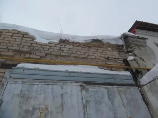 Нежилое здание - гараж, площадью 342,6 кв. м., кадастровый номер: 74:08:4702024:333, адрес: Челябинская область, г. Карталы, пер. Дзержинского, д. 9г. Ознакомление с имуществом осуществляется по заявке по тел. 89048159915 или эл. адресу: chesaserg@mail.ru.
